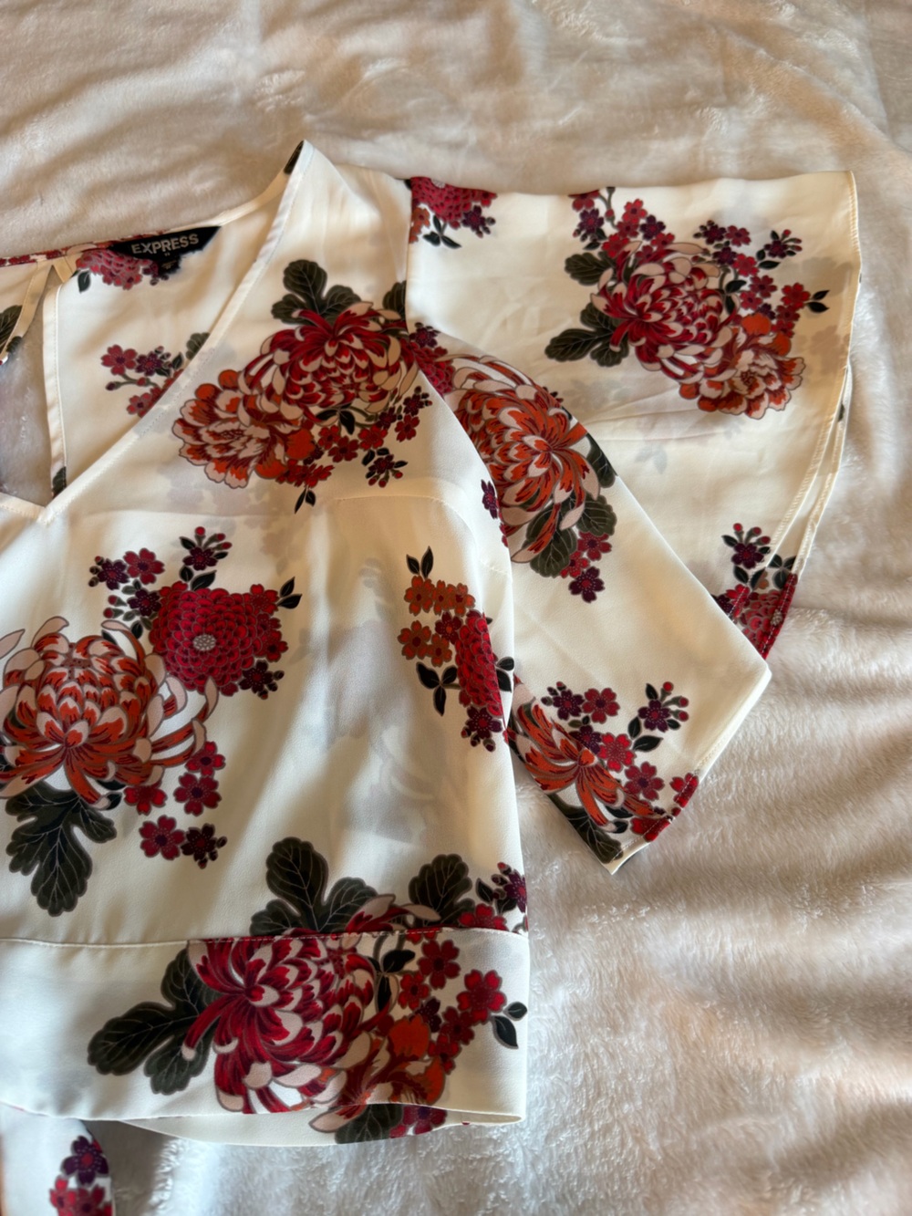 Express Cream Floral Tie-Back V-Neck Crop Top